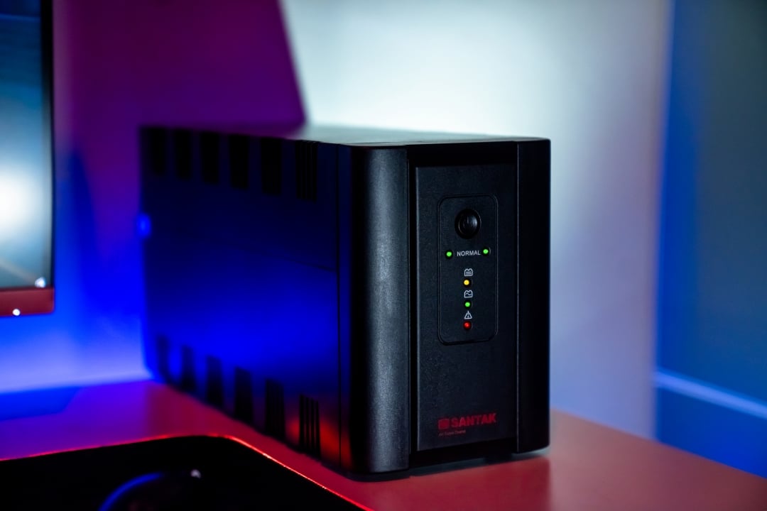 santak-ups-gaming-pc-workstation-blazer-pro-15 (1)